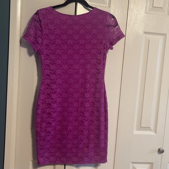 H&M short sleeve fitted lace overlay dress in purple size small - Picture 11 of 11